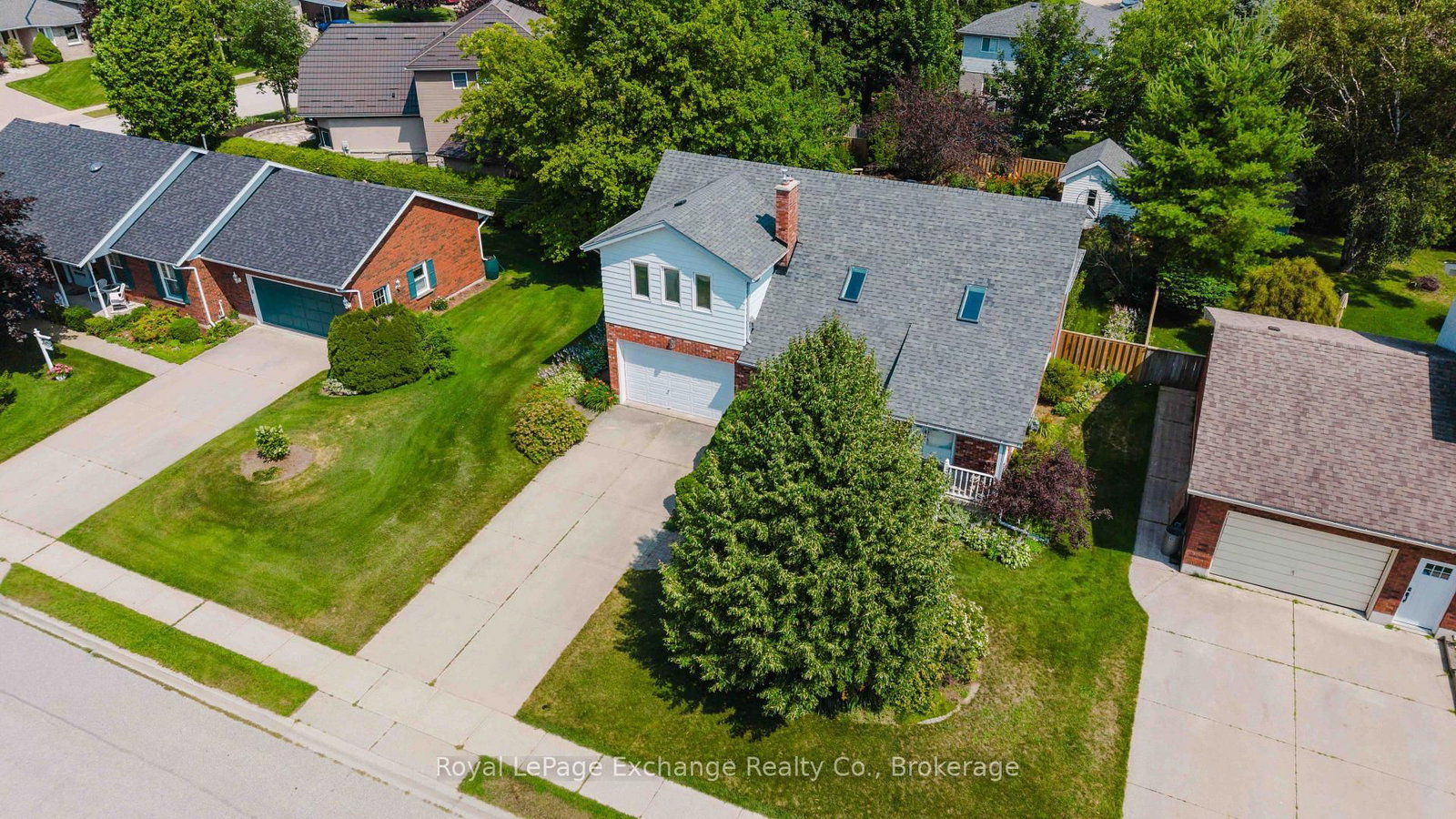 953 Parkwood Drive • Saugeen Shores, ON photo 3