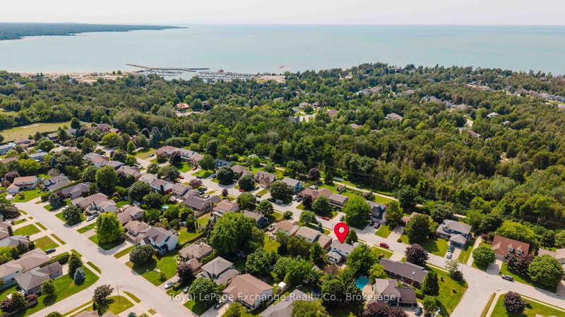 953 Parkwood Dr photo 4