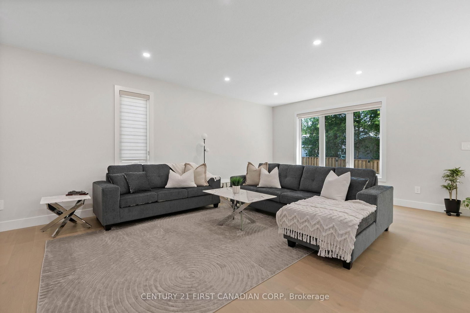 8-7966 Fallon Drive • Lucan Biddulph, ON photo 17