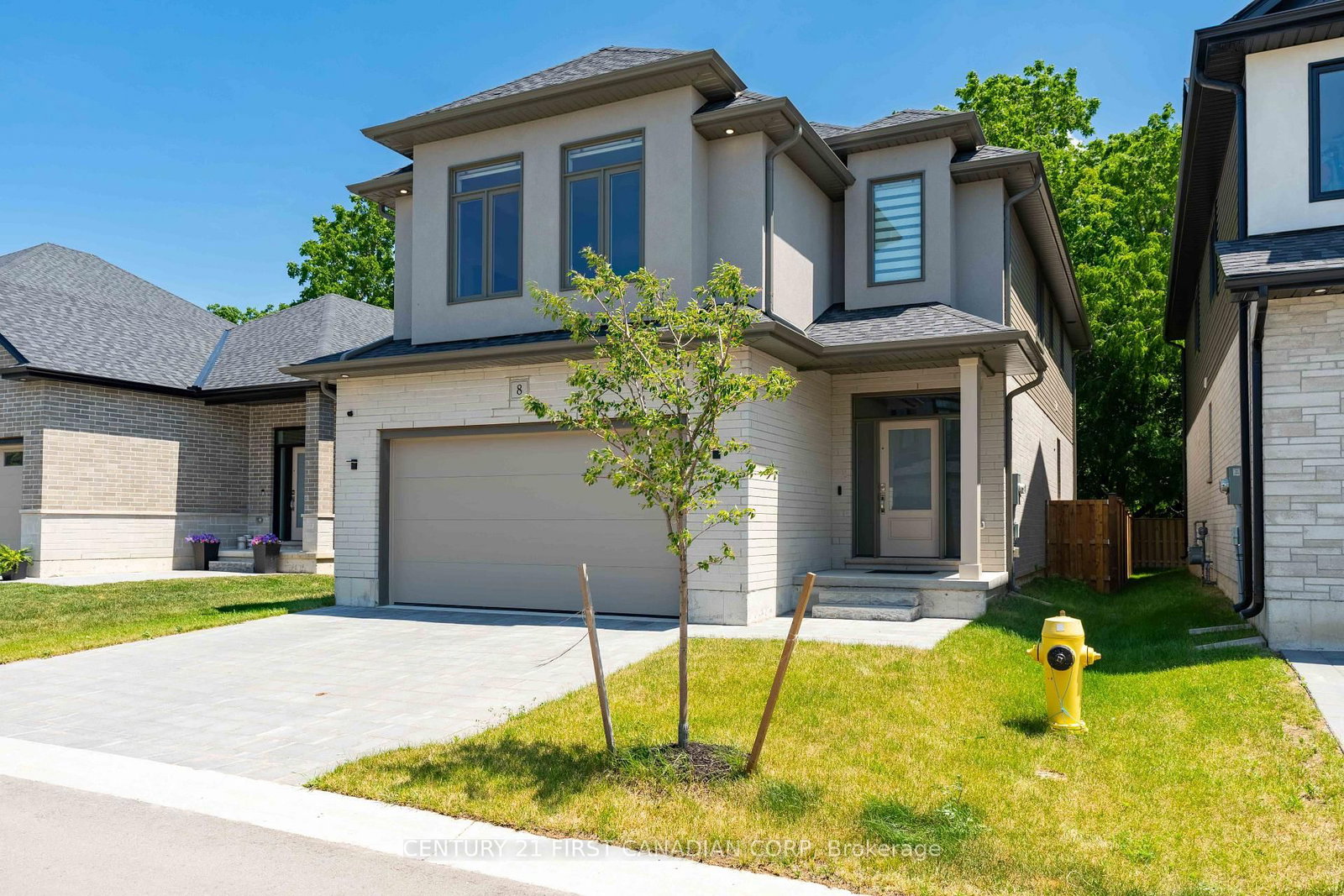8-7966 Fallon Drive • Lucan Biddulph, ON photo 2