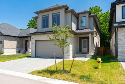 8-7966 Fallon Drive • Lucan Biddulph, ON photo 2