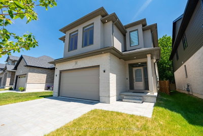 8-7966 Fallon Drive • Lucan Biddulph, ON photo 3