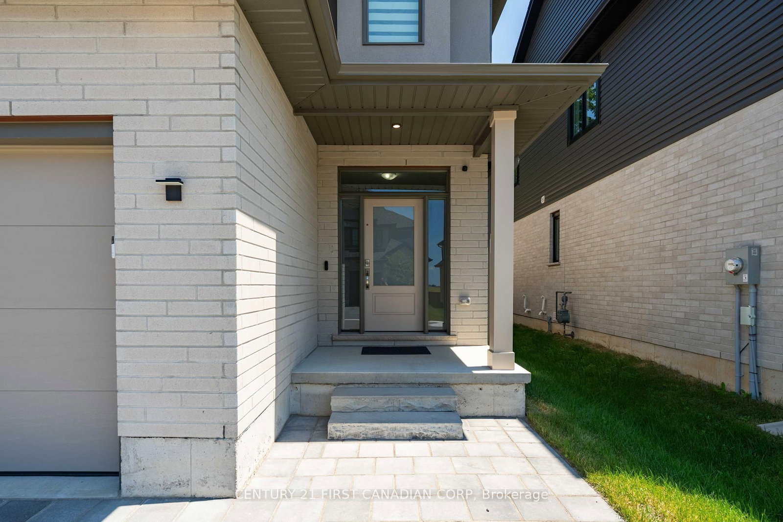 8-7966 Fallon Drive • Lucan Biddulph, ON photo 4