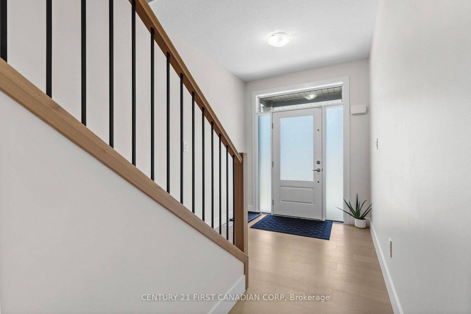 8-7966 Fallon Drive • Lucan Biddulph, ON photo 8