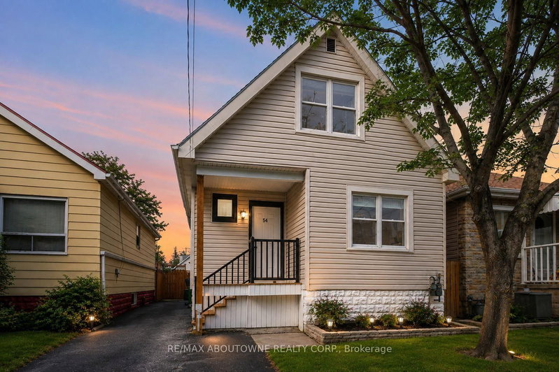 54 Weir Street S