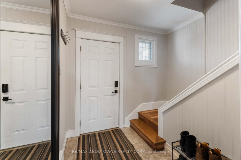 54 Weir Street S