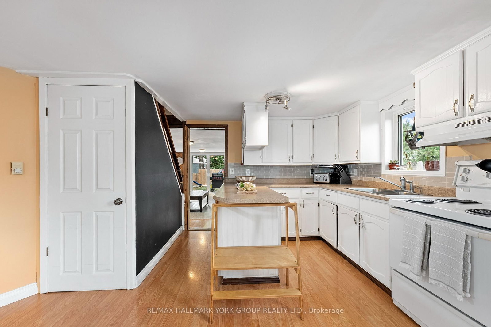6 Mitchellview Road • Kawartha Lakes, ON photo 8