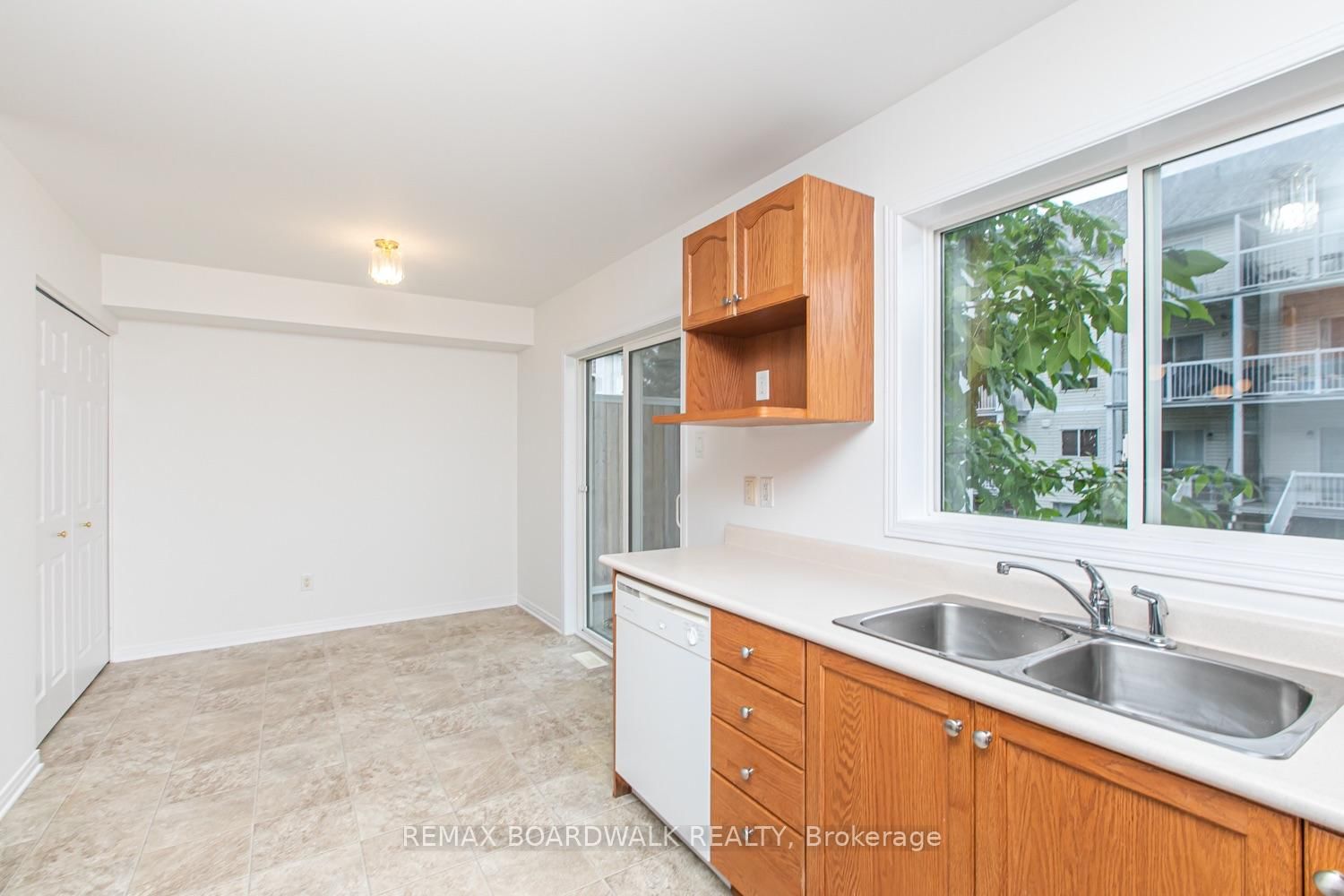 246 Gershwin Private • #38 • Ottawa, ON photo 12