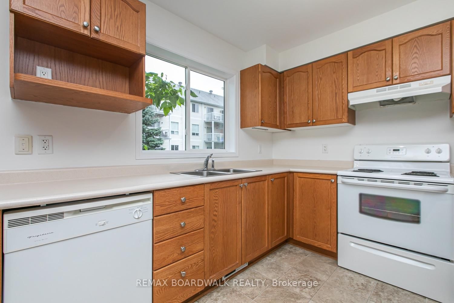 246 Gershwin Private • #38 • Ottawa, ON photo 8