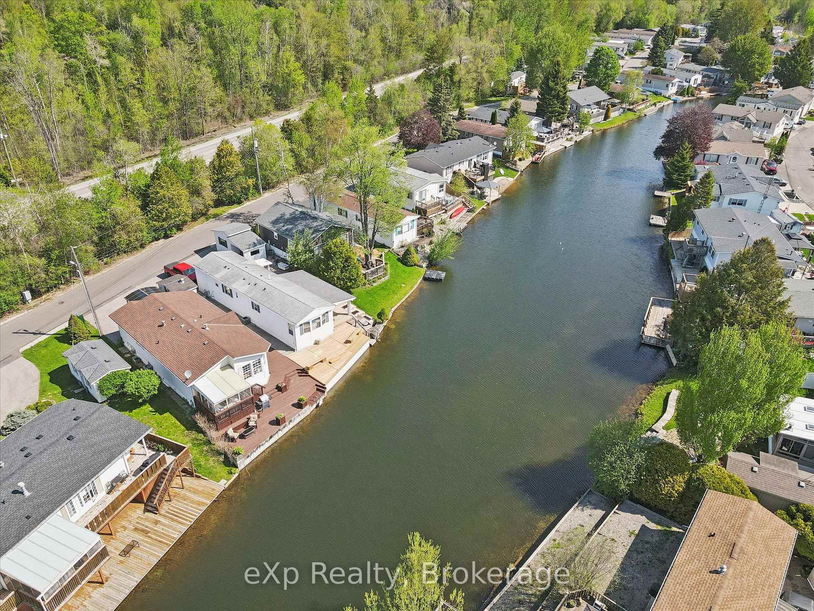 18 Jasper Heights Private • Puslinch, ON photo 3