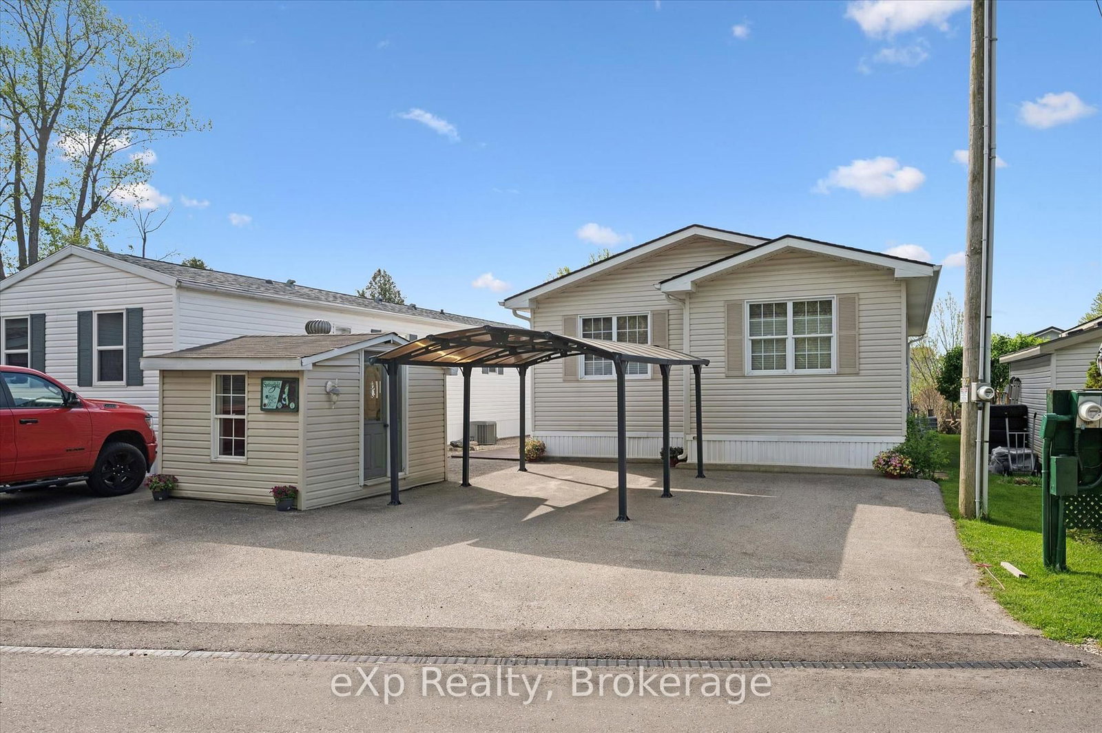 18 Jasper Heights Private • Puslinch, ON photo 4