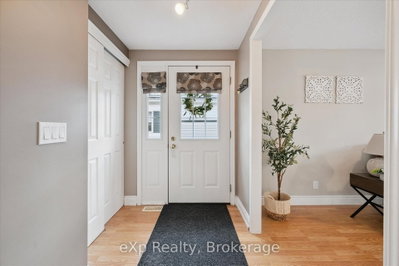 18 Jasper Heights Private • Puslinch, ON photo 6
