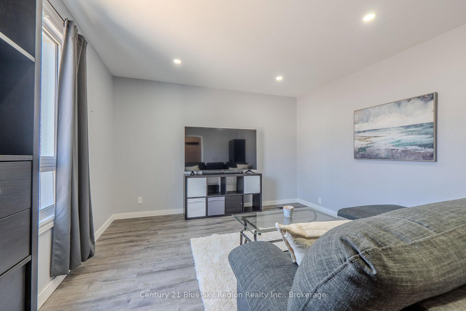 647 Douglas Street • North Bay, ON photo 3