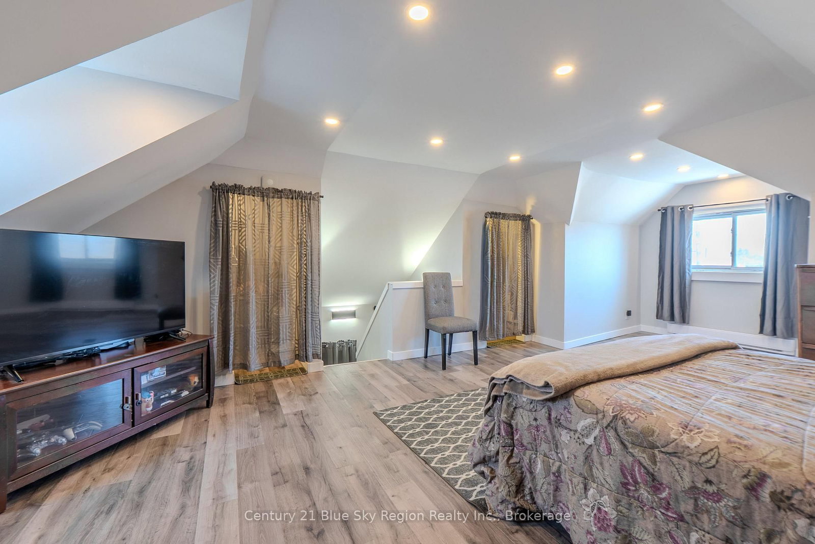 647 Douglas Street • North Bay, ON photo 31