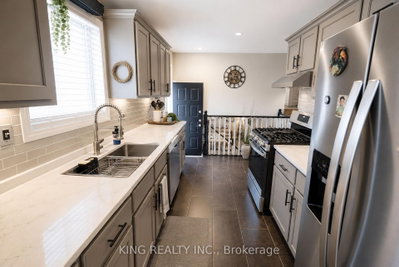 2613 Carissa Avenue • Windsor, ON photo 5