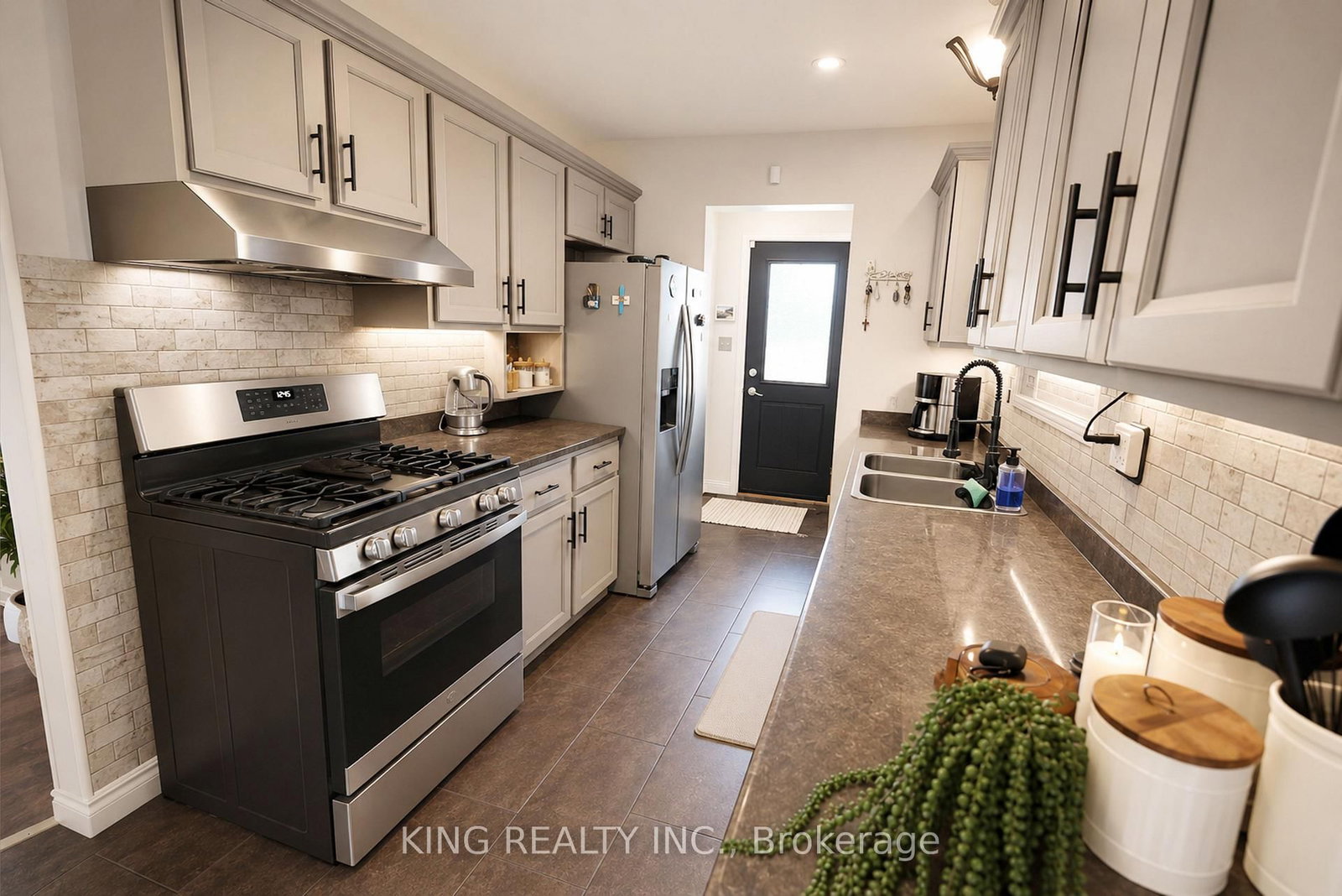 2613 Carissa Avenue • Windsor, ON photo 6