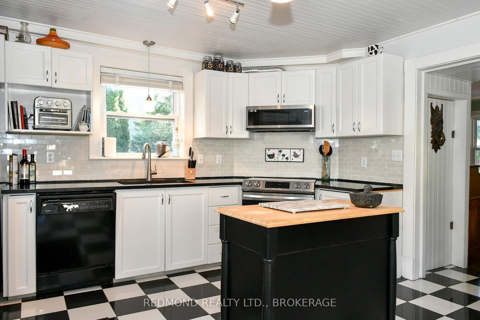200 South Street • Gananoque, ON photo 11