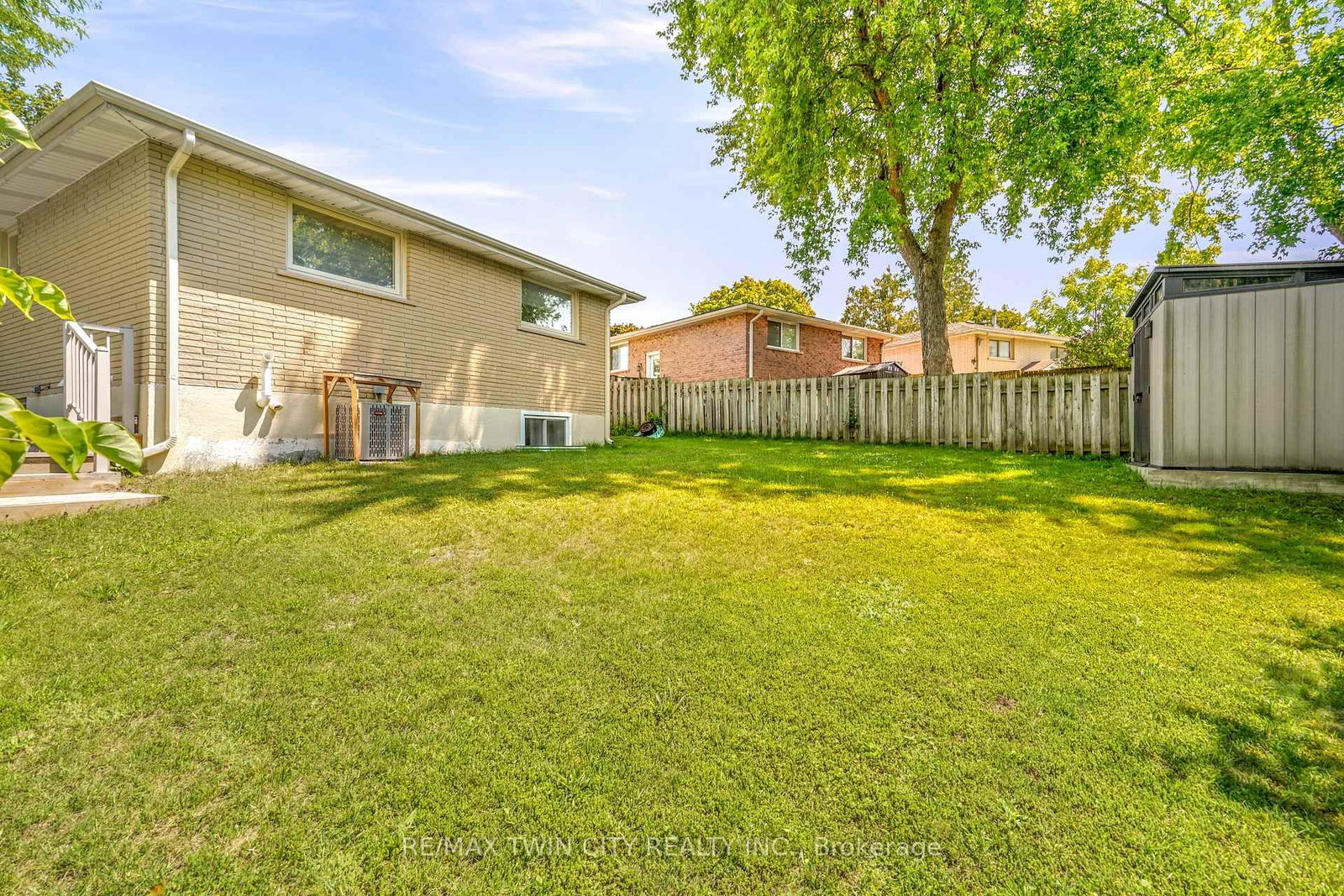 160 Woodlawn Avenue • Brantford, ON photo 39