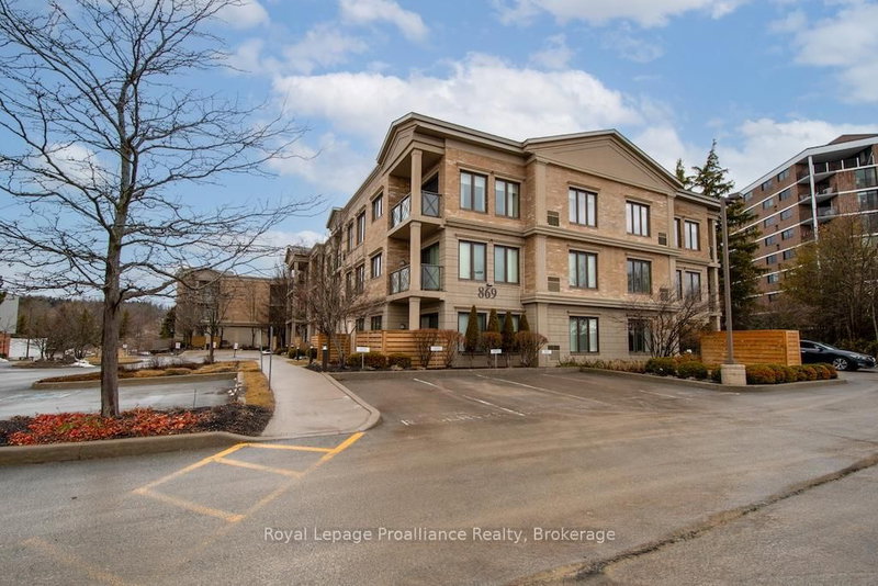 212 - 869 Clonsilla Avenue