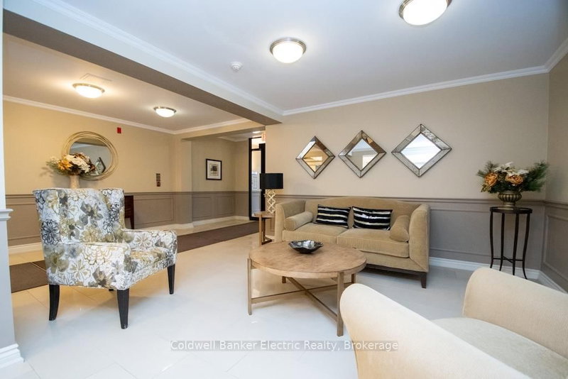 212 - 869 Clonsilla Avenue