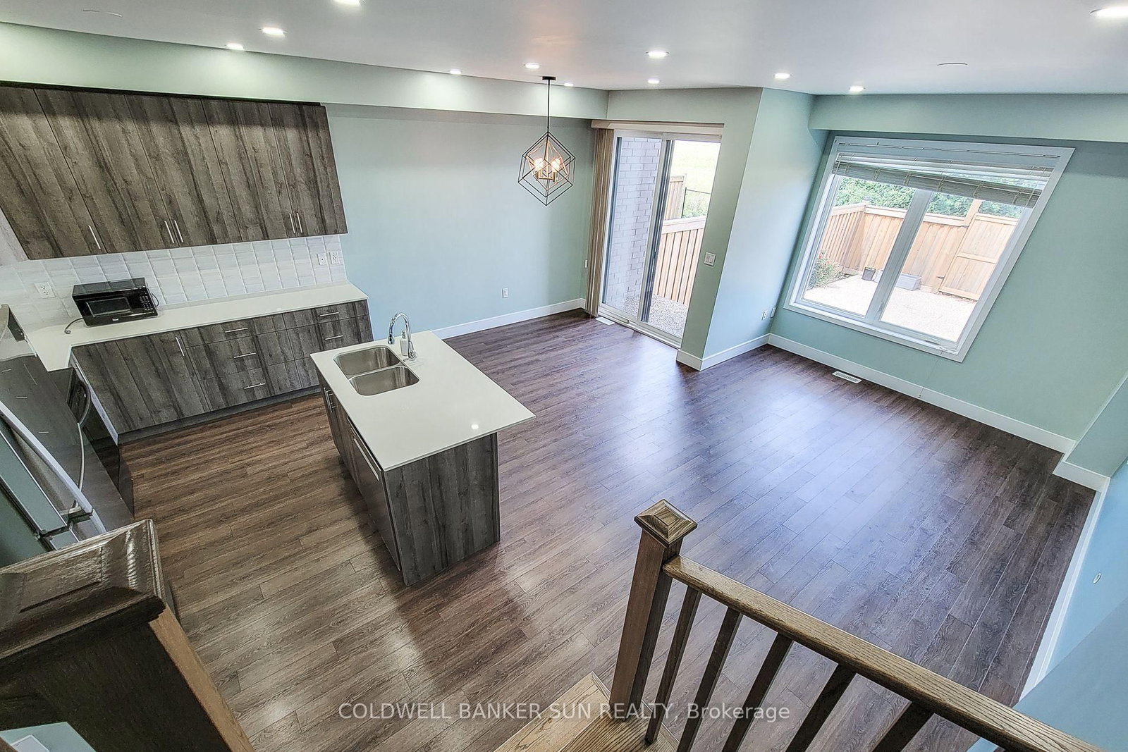 8 Bedrock Drive • Hamilton, ON photo 6