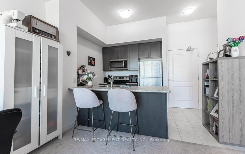 503 - 450 Dundas Street E