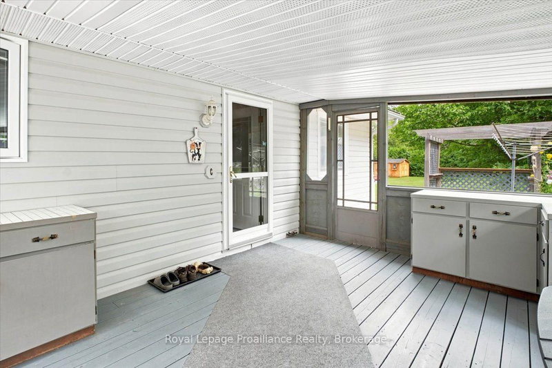 40 Riverview Dr photo 4