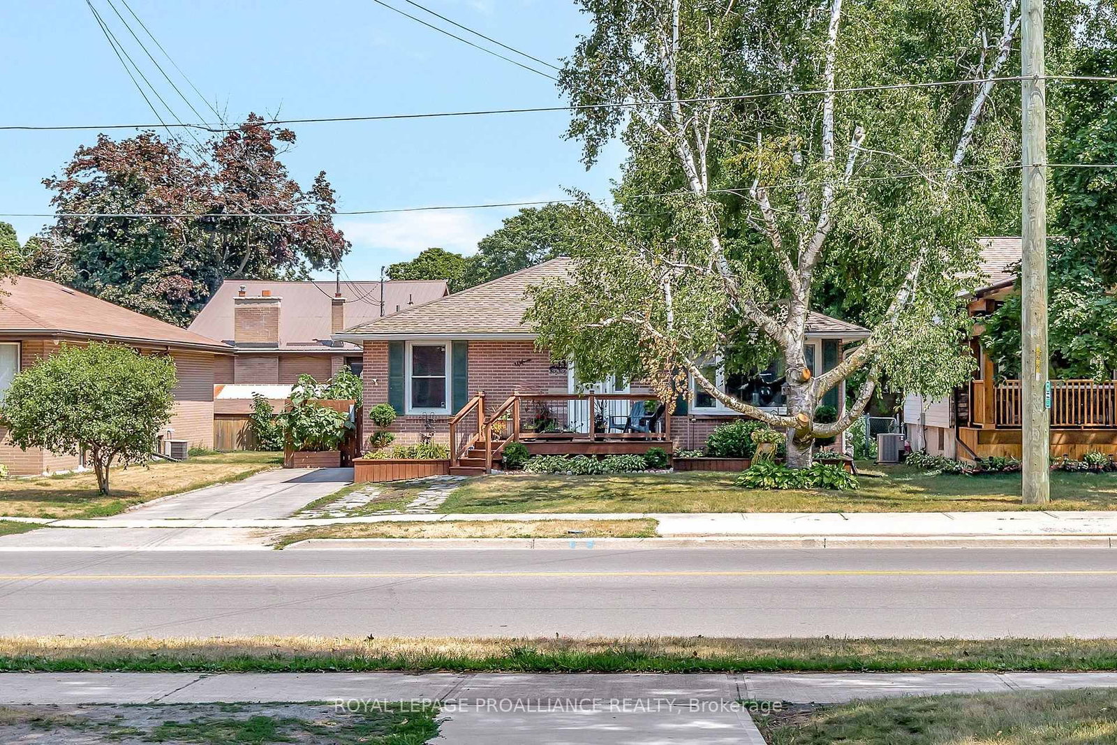 235 FARLEY Avenue • Belleville, ON photo 2