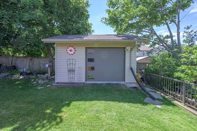 23 Wood Lily Lane • Middlesex Centre, ON photo 4