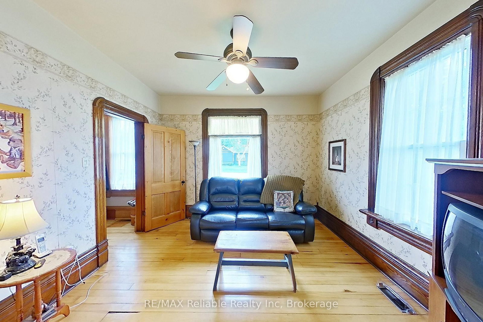 Listing Image 7
