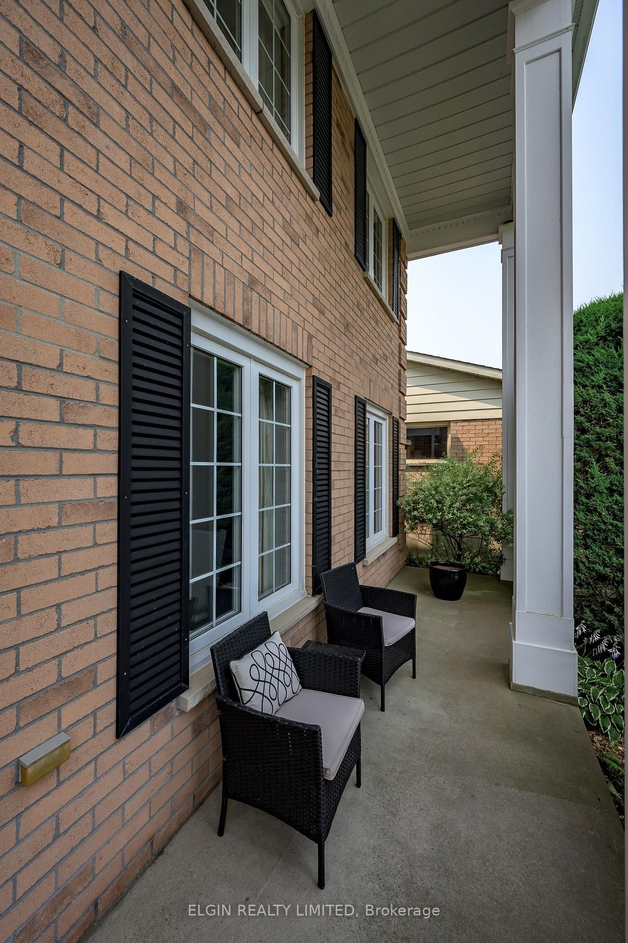 16 Massey Drive • St. Thomas, ON photo 3