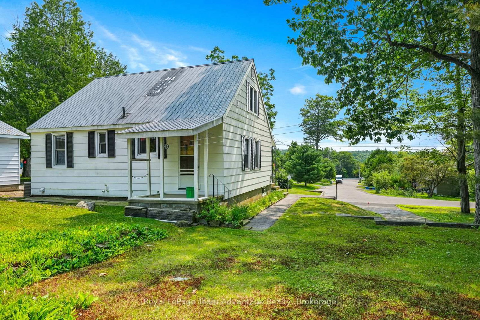 13 Burritt Street • Parry Sound, ON photo 2