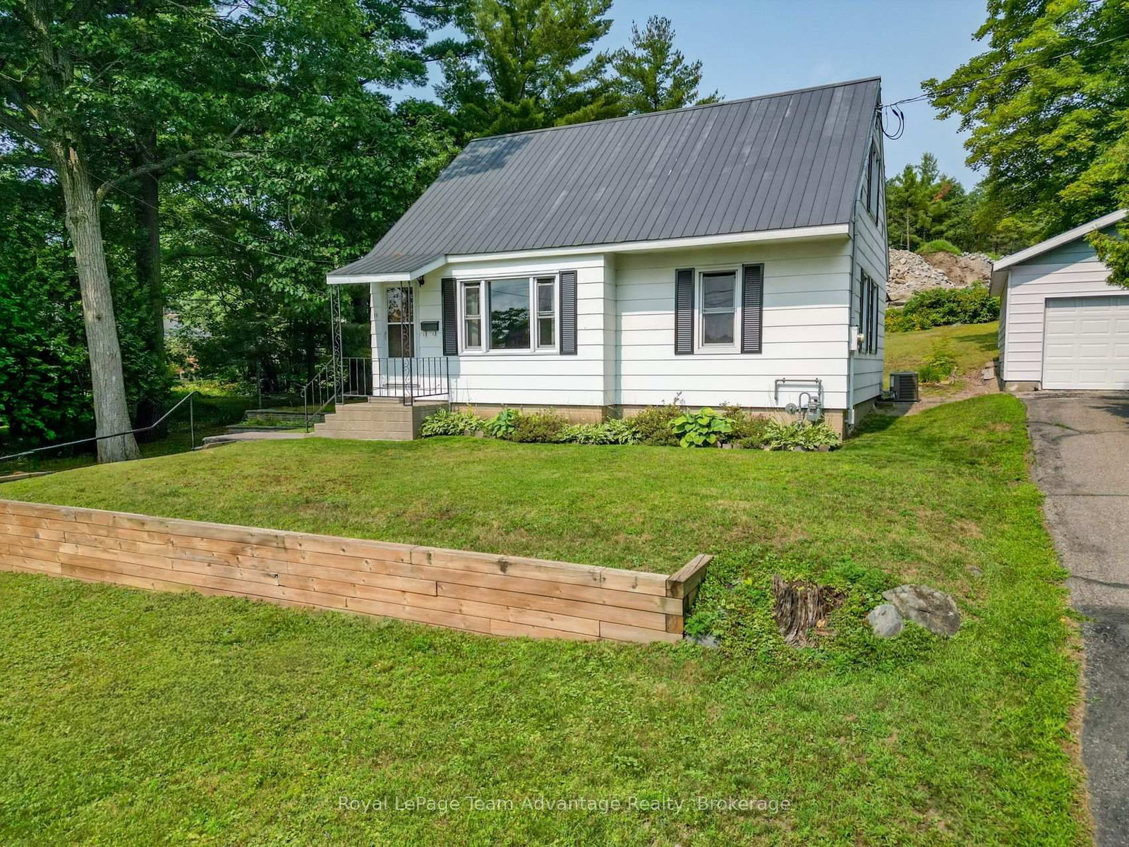 13 Burritt Street • Parry Sound, ON photo 37