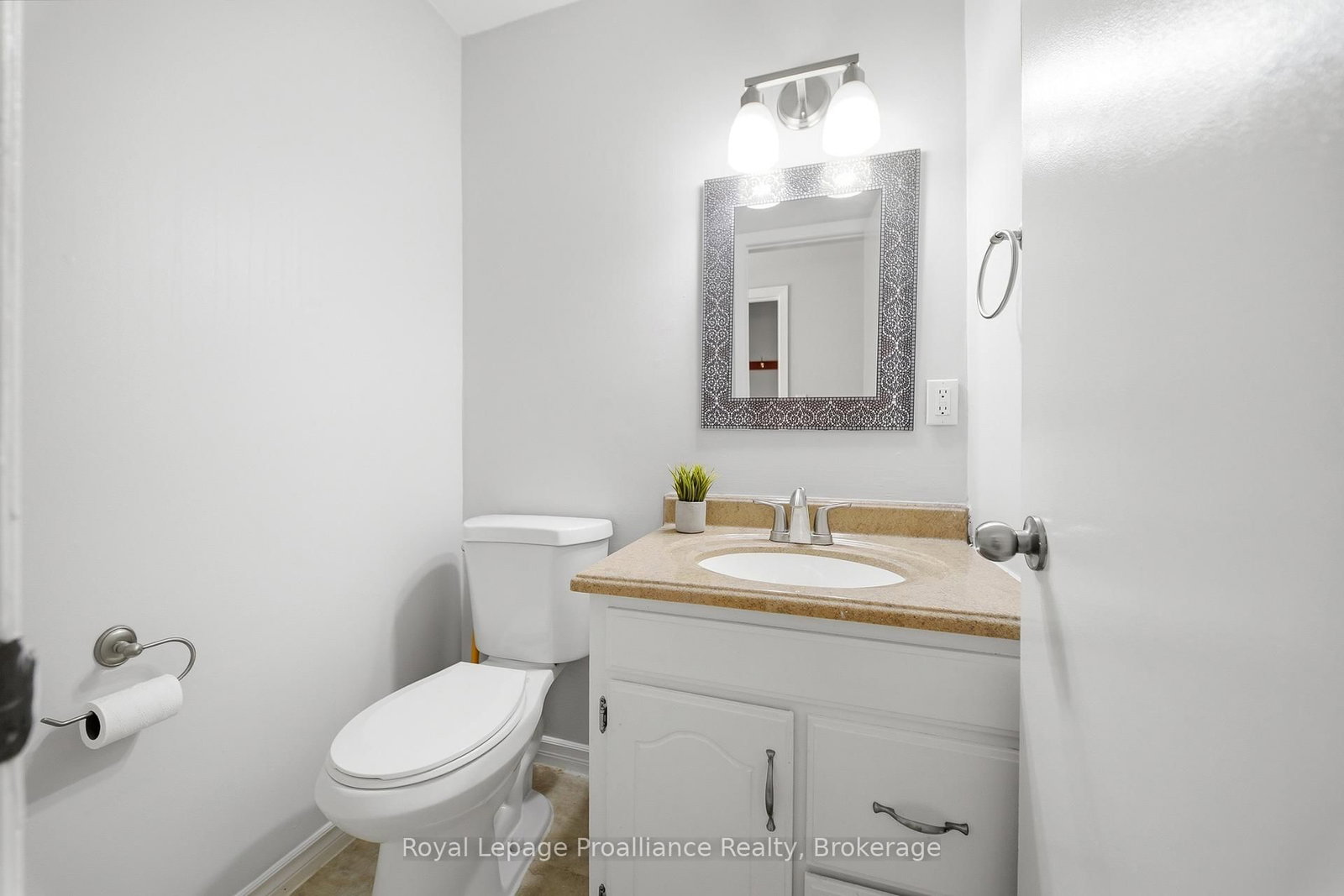 19 Prince of Wales Drive • #B • Belleville, ON photo 15