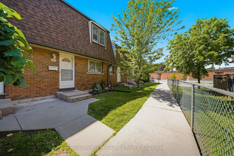 19 Prince of Wales Dr photo 4