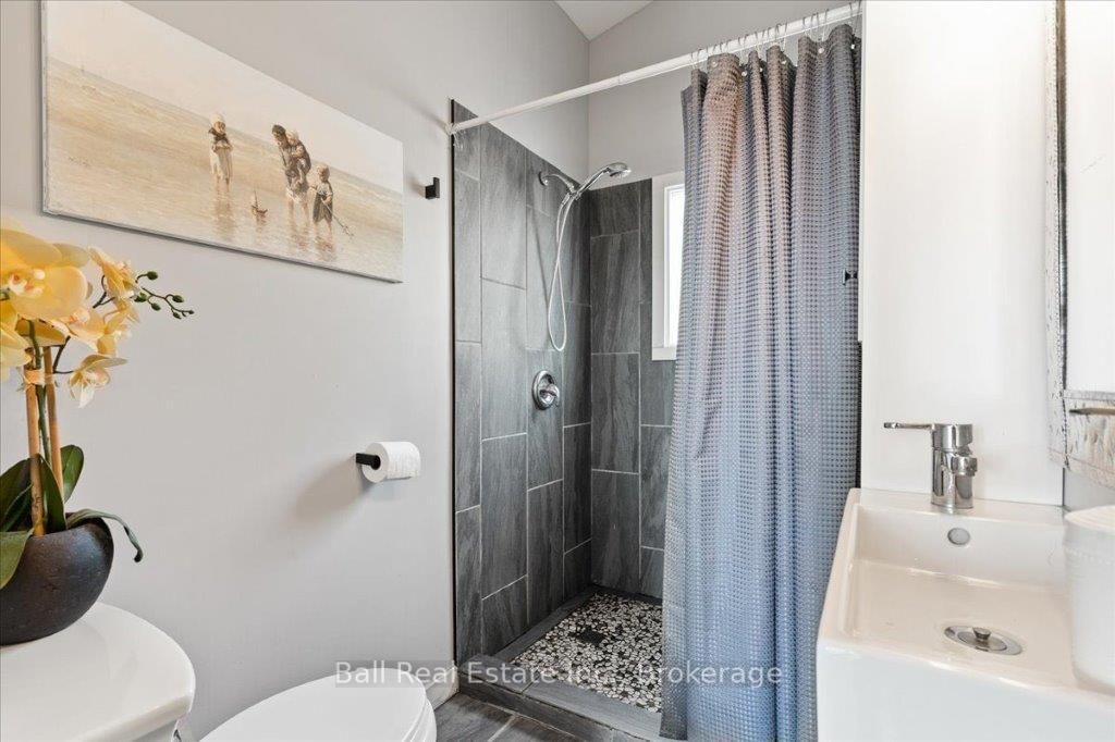 1046 Edith Crescent • Highlands East, ON photo 13