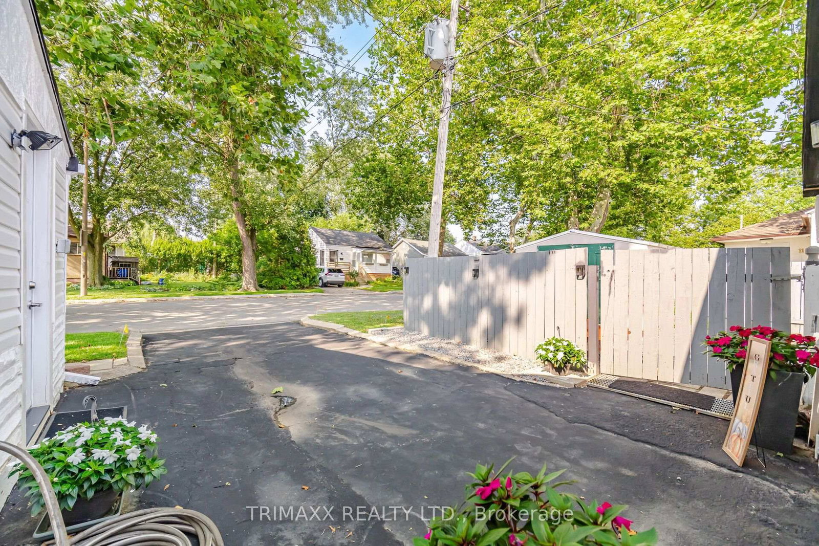 34 DOVER Road • Welland, ON photo 35