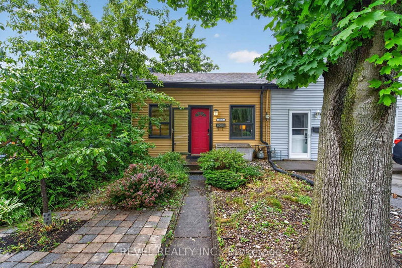 153 Ferrie Street E