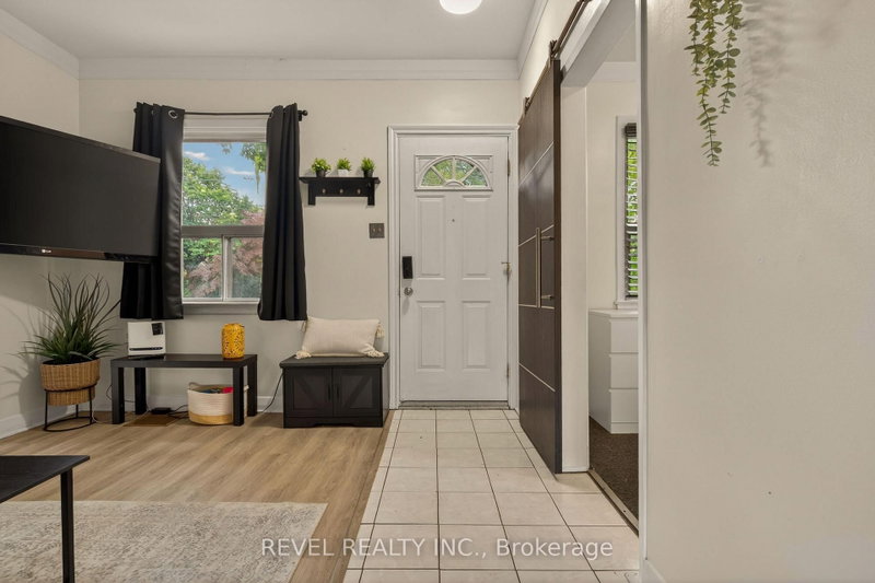 153 Ferrie Street E