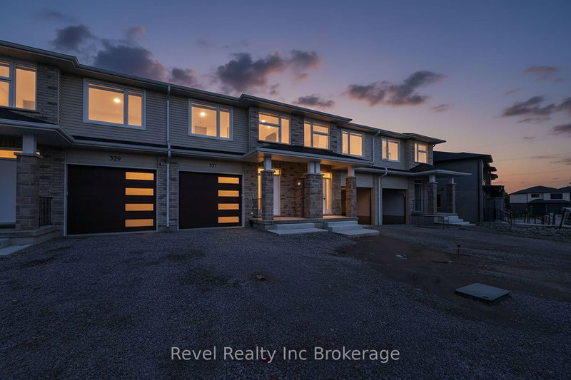 327 Kading Crescent
