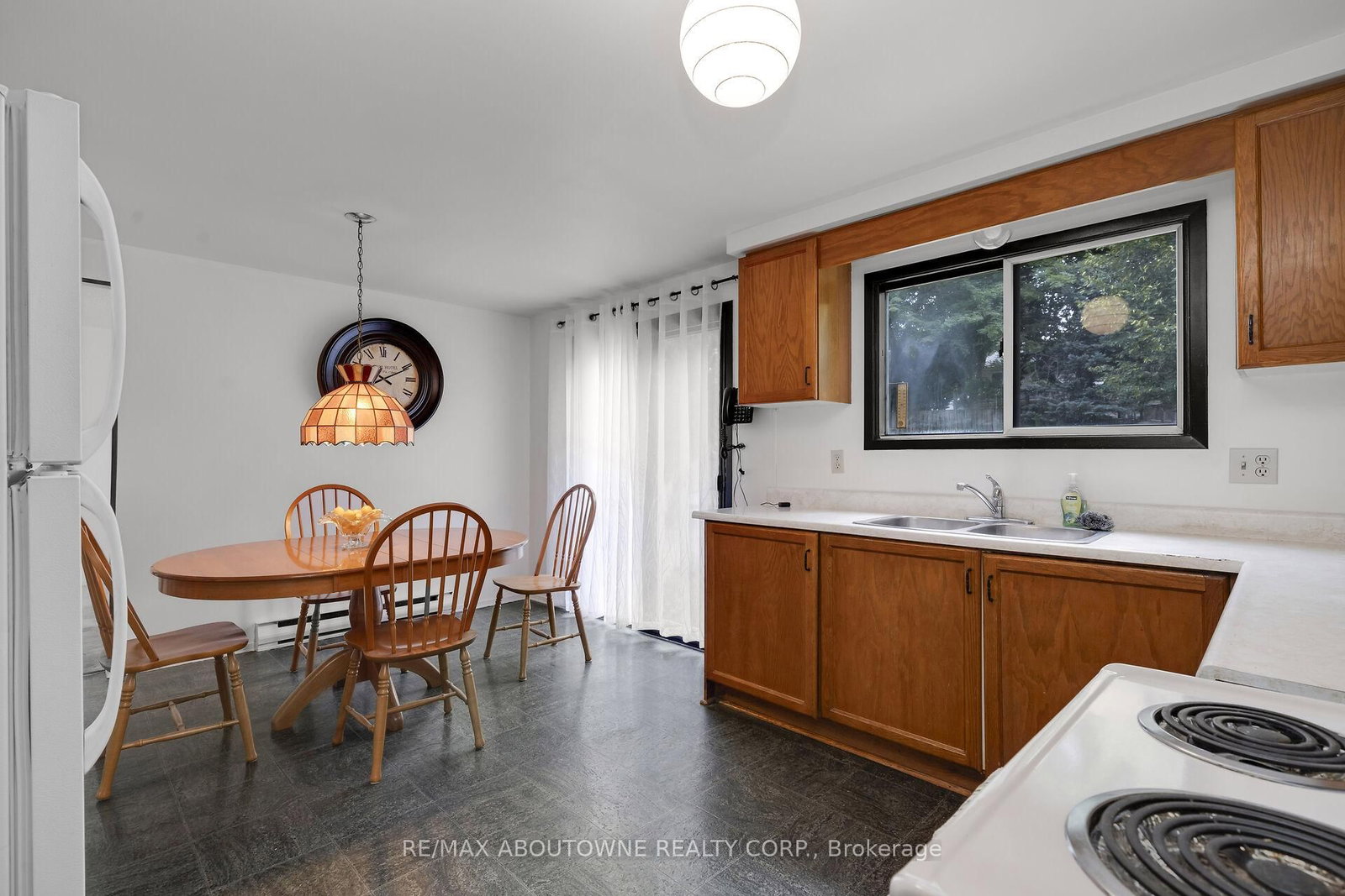 678 Edinburgh Road S • Guelph, ON photo 10