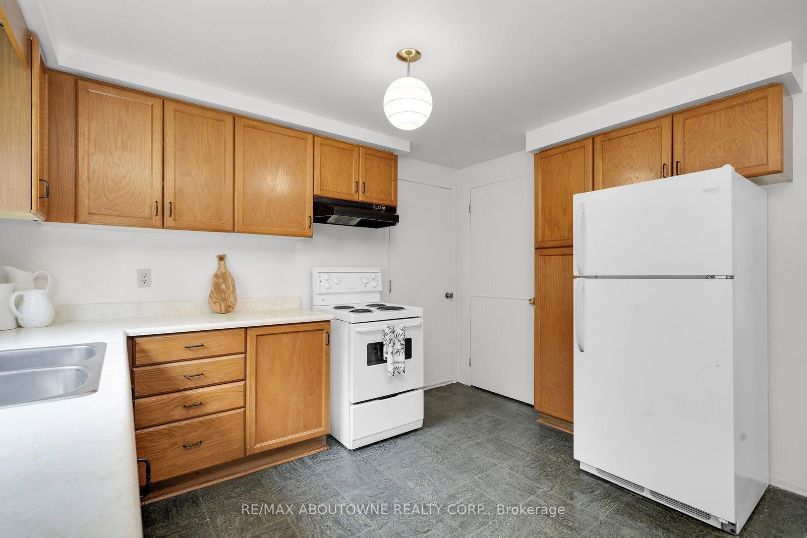 678 Edinburgh Road S • Guelph, ON photo 13