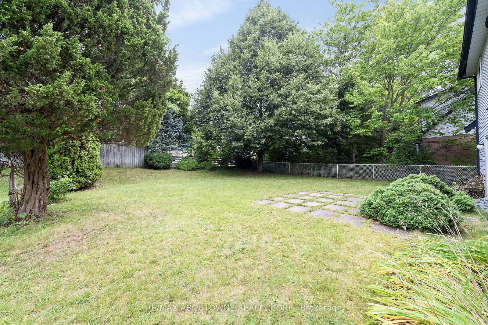 678 Edinburgh Road S • Guelph, ON photo 24