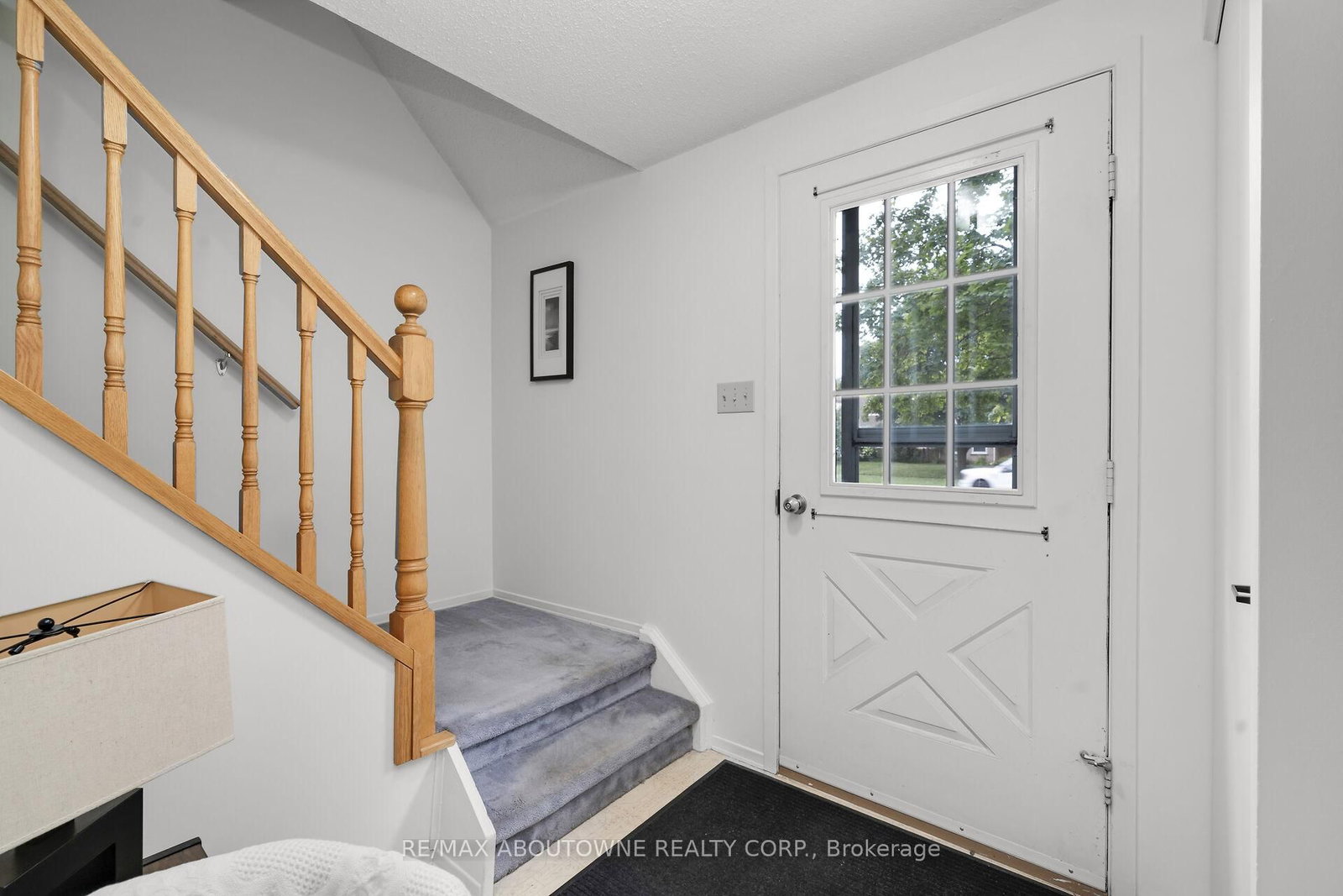 678 Edinburgh Road S • Guelph, ON photo 3