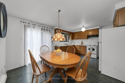 678 Edinburgh Road S • Guelph, ON photo 8