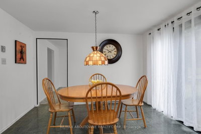 678 Edinburgh Road S • Guelph, ON photo 9