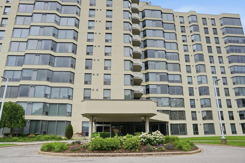 806 - 81 Scott Street