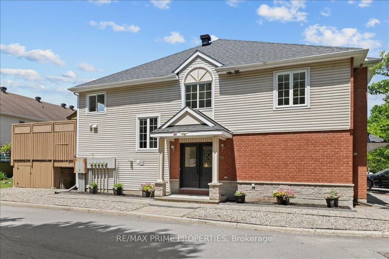 201 Gladeview Private