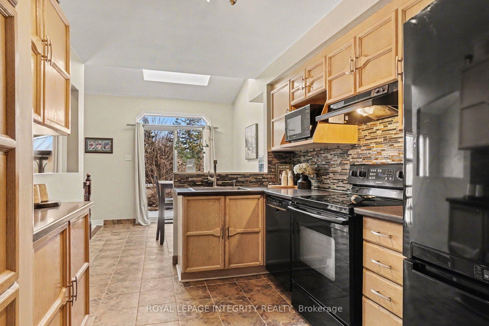 52 Blackdome Crescent • Ottawa, ON photo 8