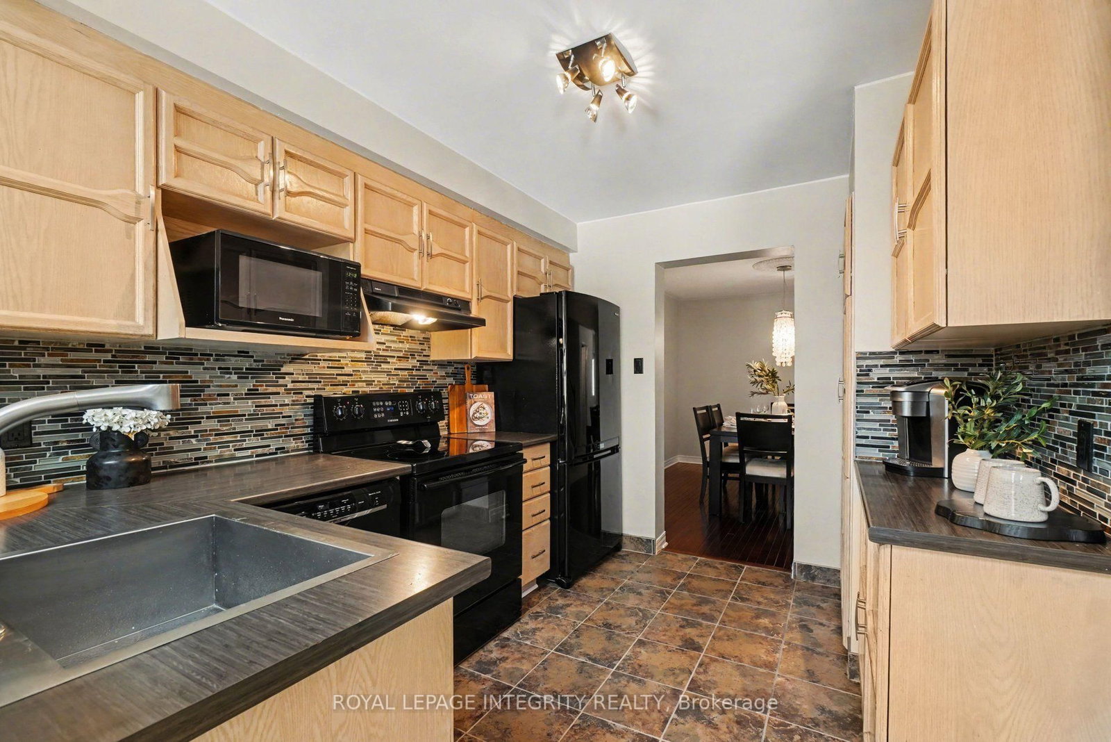 52 Blackdome Crescent • Ottawa, ON photo 9